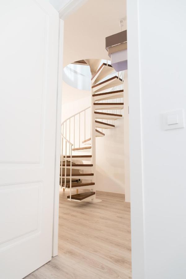 Spiral Stairs Duplex Apartment Figueres  Exterior foto